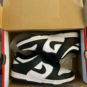 Big Kids Nike dunks low (Panda)